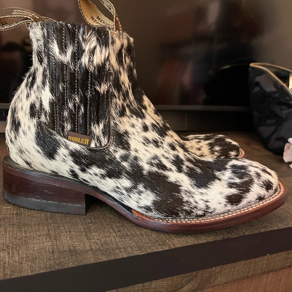 Cowhide booties - Picture 3 of 5